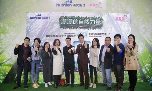 村長李銳在愛嬰島中山利和廣場店打卡“自然力體驗營”