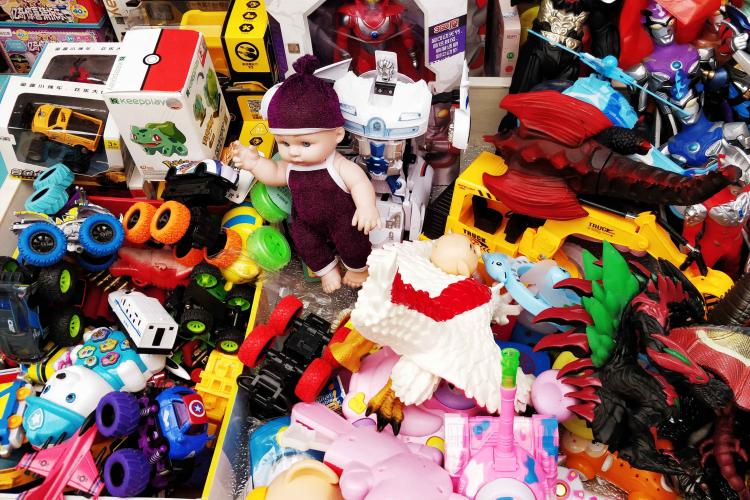 玩具江湖：“名門(mén)正派”和“妖魔鬼怪”間的恩怨情仇