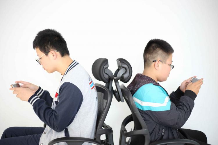 西班牙規(guī)定孩子玩手機(jī)時(shí)間