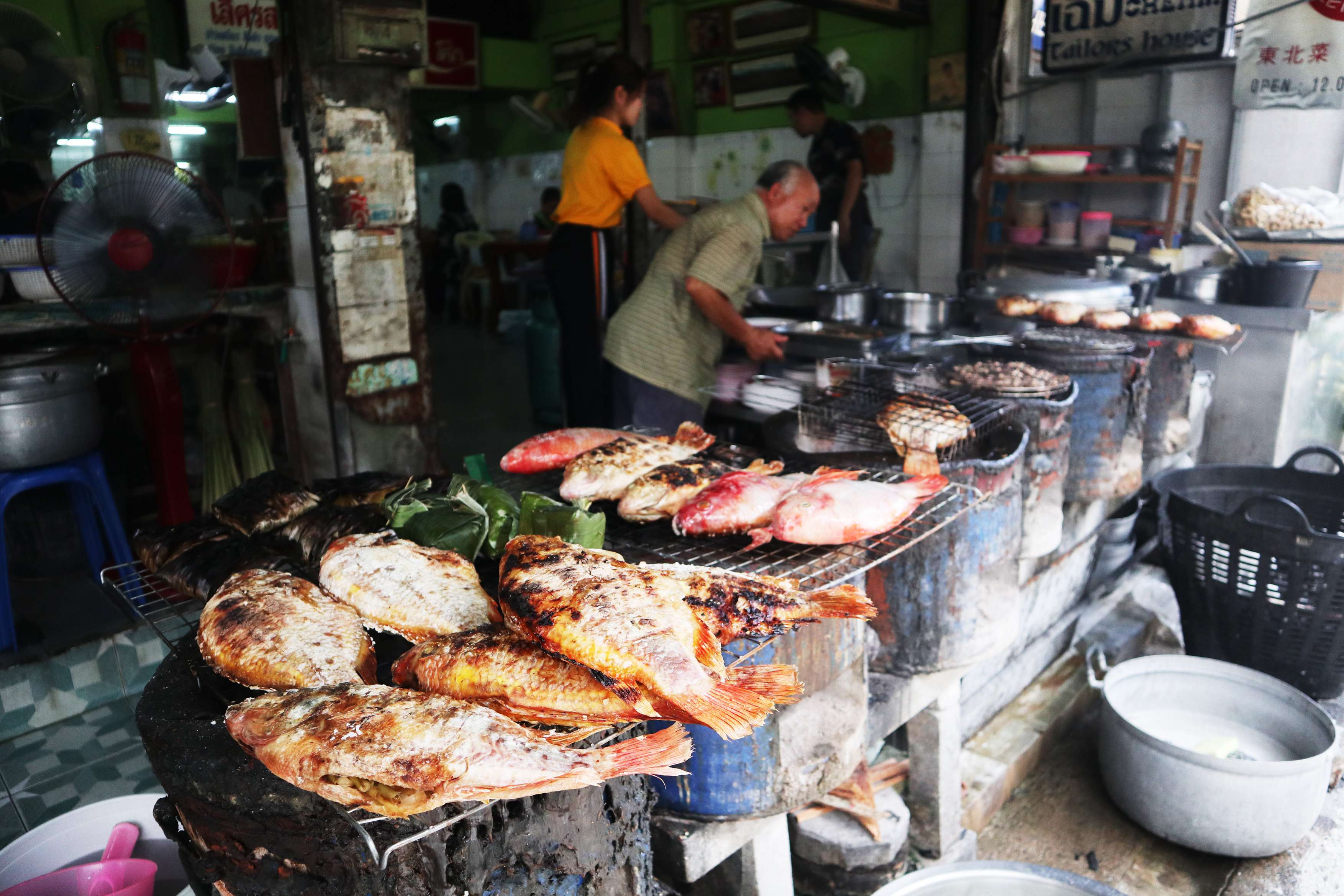 研究發(fā)現(xiàn)：烤焦的燒烤和含糖食物或致不孕