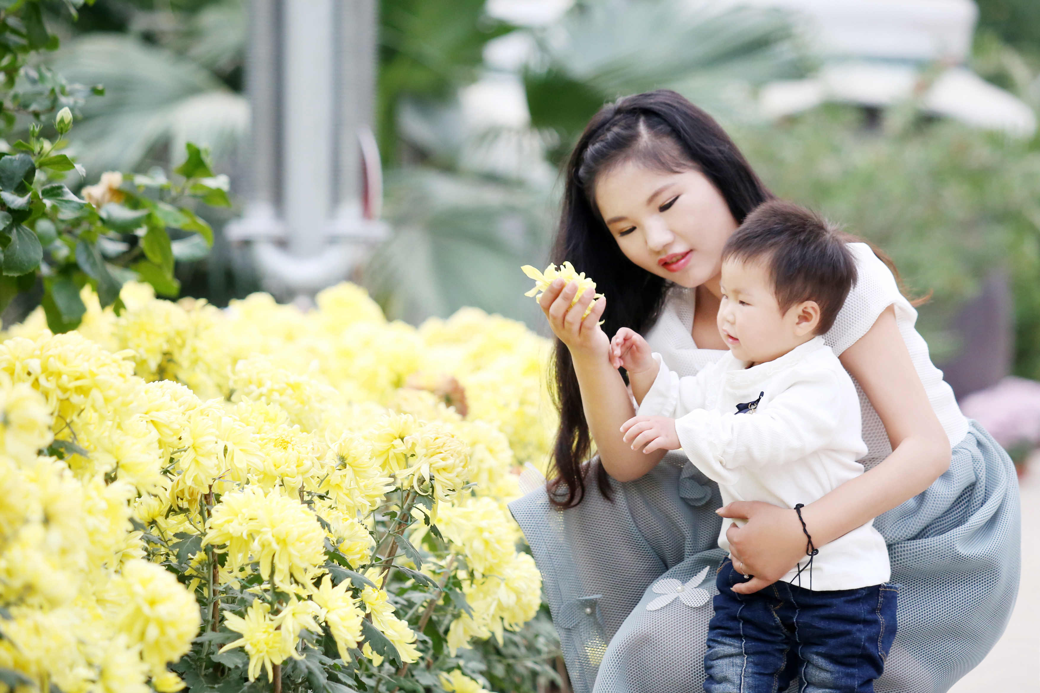 母親陪玩，孩子社交能力強(qiáng)