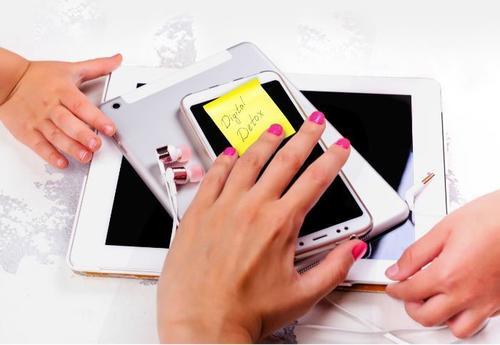 “無屏幕育兒”有必要嗎 新興育兒方式引質(zhì)疑