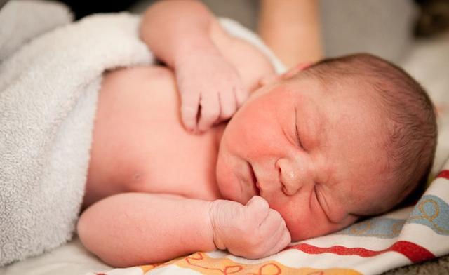 孩子經(jīng)常摳屁股 可能是蟯蟲在作怪