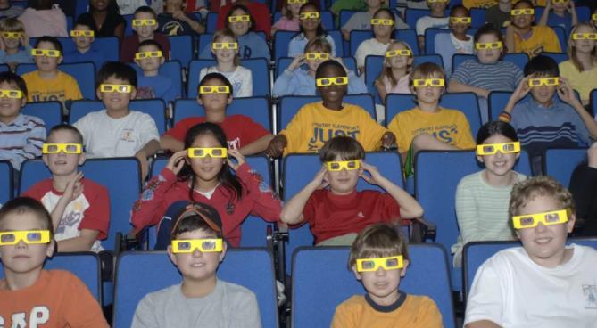 孩子多大可以進(jìn)電影院？90%的媽媽都搞錯(cuò)了！