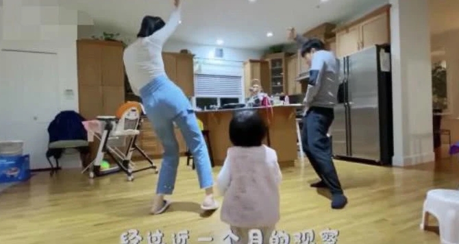 王祖藍(lán)在家陪女兒跳舞，場面搞笑又溫馨
