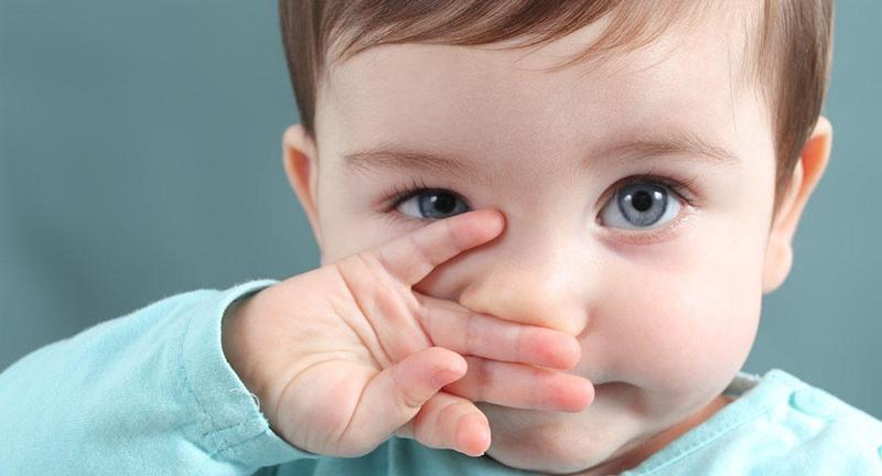 寶寶經(jīng)常揉眼可能是過(guò)敏性鼻炎所導(dǎo)致