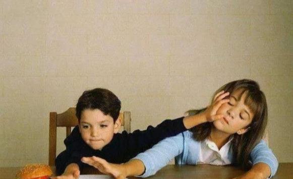 二胎家庭中，如何平衡兩個孩子的關(guān)系？