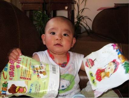 并非調(diào)皮 寶寶撕書(shū)是認(rèn)識(shí)書(shū)的第一步