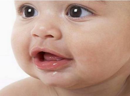 寶寶被捏臉蛋會(huì)口水多嗎 經(jīng)常捏寶寶臉會(huì)怎么樣？