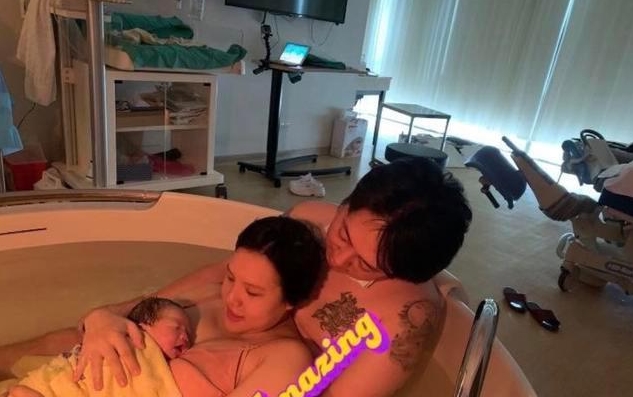 “hold住姐”謝依霖再現(xiàn)水中分娩！警惕不是所有孕媽都適合！