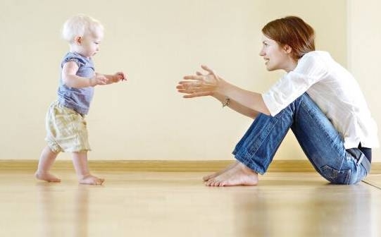 彈跳運(yùn)動(dòng) 讓寶寶IQ動(dòng)起來(lái)