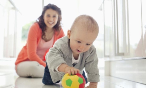 5個(gè)錯(cuò)誤做法會(huì)傷害寶寶脊柱 影響身高