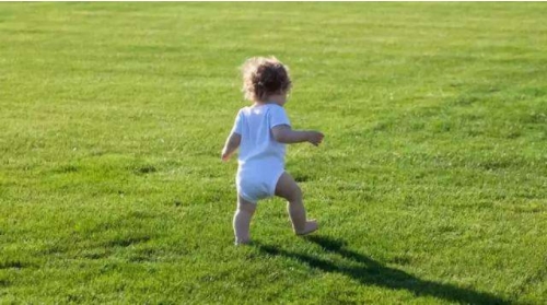 寶寶這4種走路姿勢 家長一定要糾正