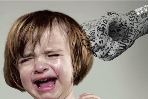 為了孩子的健康成長 家長應(yīng)該杜絕語言暴力