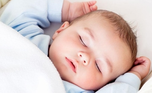 寶寶睡覺要用枕頭嗎？嬰兒睡覺用什么姿勢(shì)好？