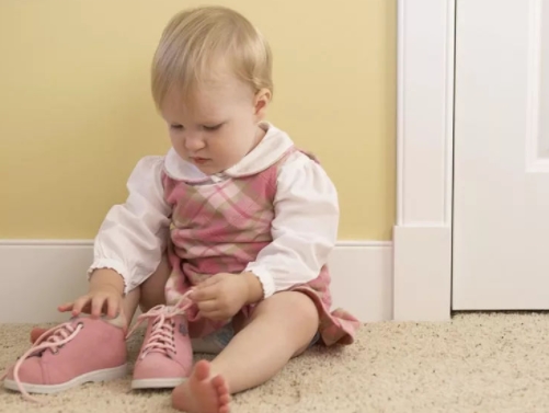 給孩子買鞋，千萬別陷入這4大誤區(qū)！真會害了孩子！