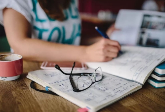 孩子自制力不足是學習差的重要原因，培養(yǎng)自制力有四個做法