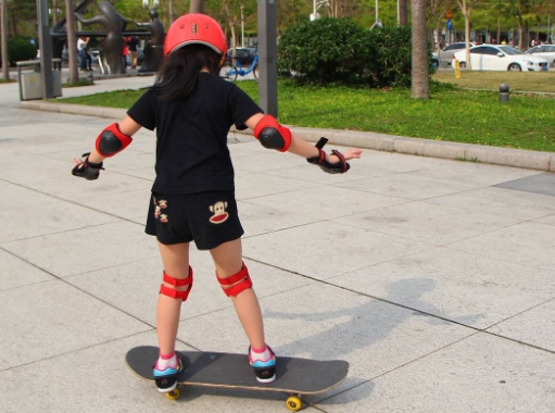  為什么8歲以下兒童并不合適玩滑板