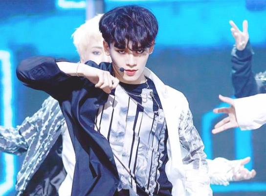 EXO金鐘大妻子產(chǎn)女當(dāng)爸引粉絲不滿 勸其退團祝福未滿