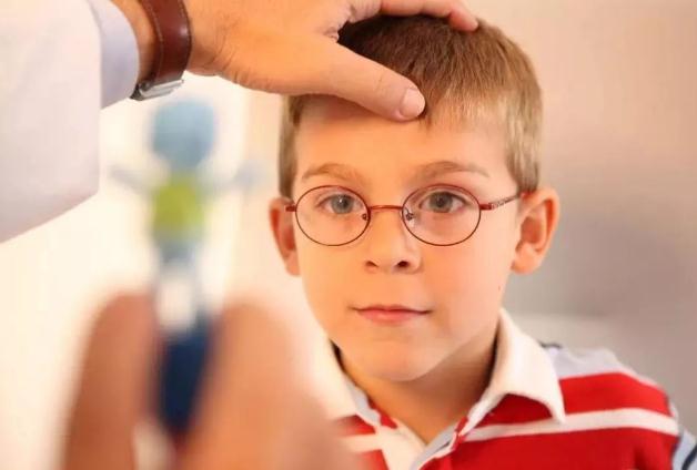 孩子走路經(jīng)常摔跤？也許是立體視覺缺乏！