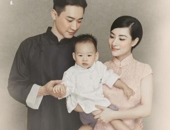 劉璇懷二胎挺著孕肚首現(xiàn)身 老公陪伴恩愛有加狀態(tài)極好