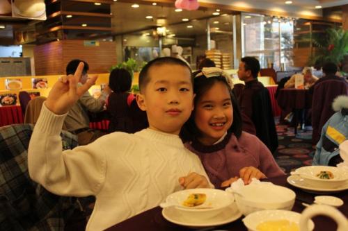 應酬場合上不適合把孩子托付給這三種人