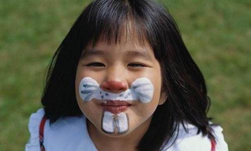 育兒分析丨懂幽默的孩子走到哪里都是焦點