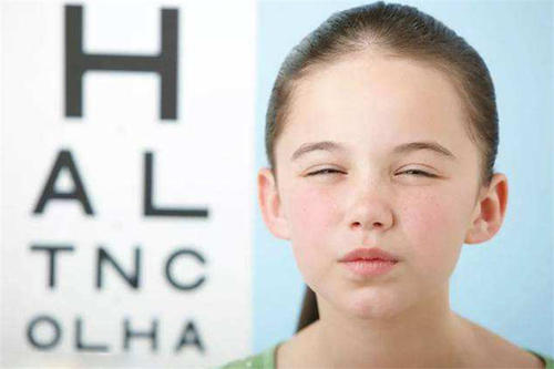 國家衛(wèi)健委：復(fù)課后應(yīng)篩查學(xué)生視力 拒做眼鏡俠