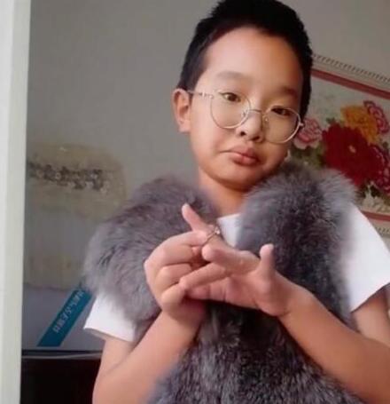 戲精男孩鐘美美神模仿視頻遭下架 教育局承認(rèn)學(xué)校與鐘美美接觸