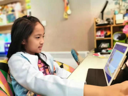 孩子上網(wǎng)課總坐不住 有可能是多動(dòng)癥嗎？