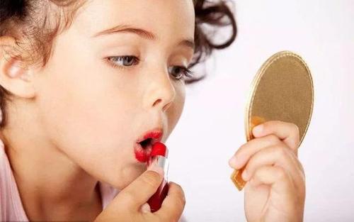 孩子開始有自我意識了 女兒太臭美我要怎么辦？