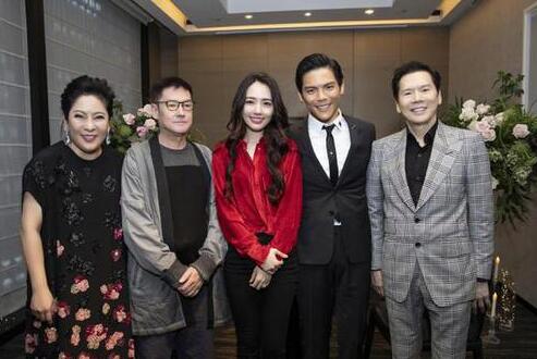 向太曝向佐將赴臺(tái)陪郭碧婷待產(chǎn) 在當(dāng)?shù)仡I(lǐng)證結(jié)婚