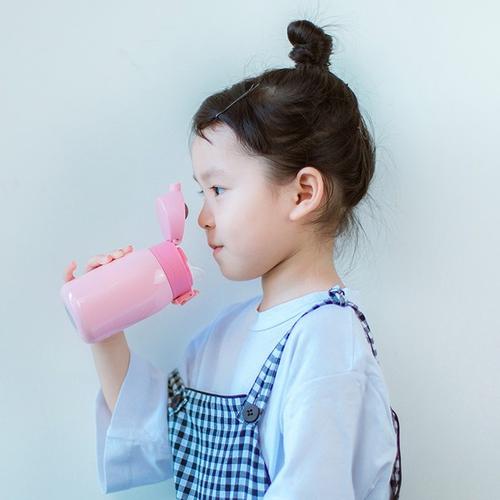 “媽媽，我可以喝口水嗎?”孩子的話讓媽媽懊悔不已