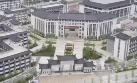 鎮(zhèn)安7.1億豪華中學(xué)學(xué)生發(fā)聲 回家不方便消費變高了