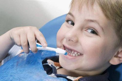 長(zhǎng)牙齒的寶寶最怕3件事 寶媽千萬要避開