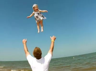 快停下！你家的寶爸有沒有給孩子做這項(xiàng)親子活動(dòng)？