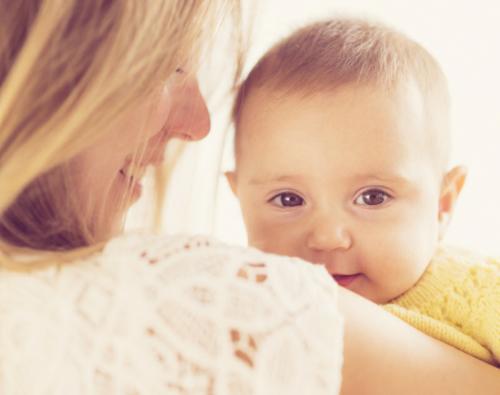 奶奶用土方子給娃治黃疸 導(dǎo)致娃身上長(zhǎng)出硬硬的“黑毛”