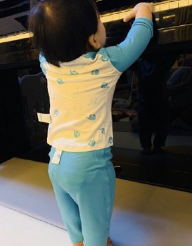 寶寶愛出汗，夜哭睡不好怎么辦？換一件排汗內(nèi)衣試試