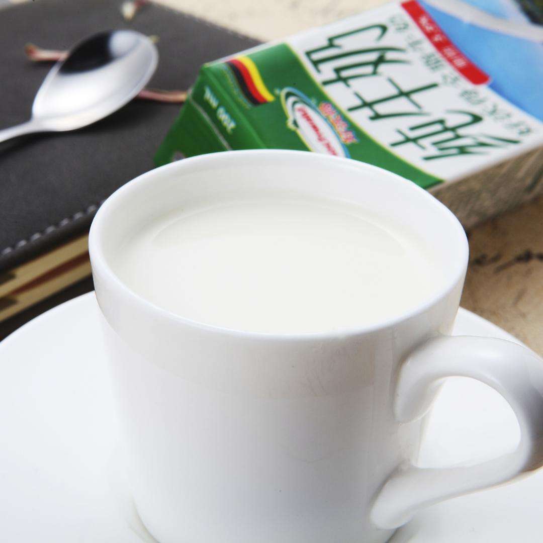 孩子喝奶粉好還是現(xiàn)成的牛奶好？