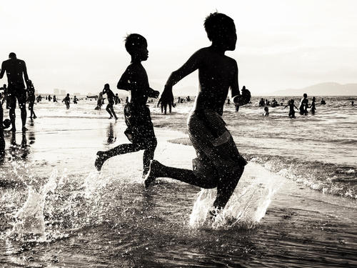 孩子失控家長(zhǎng)更失控 上海兩小學(xué)生打鬧引發(fā)爸爸約架