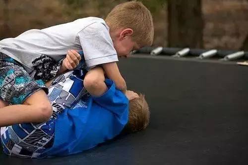 如果你的孩子被打了怎么辦？