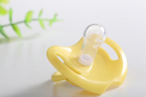 安撫奶嘴究竟利大于弊，還是弊大于利？