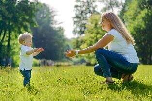 寶寶總是喜歡踮著腳走路，正常嗎？