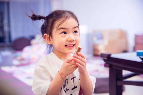 親貝觀察丨為什么明星的女兒，往往長(zhǎng)大都好看了？