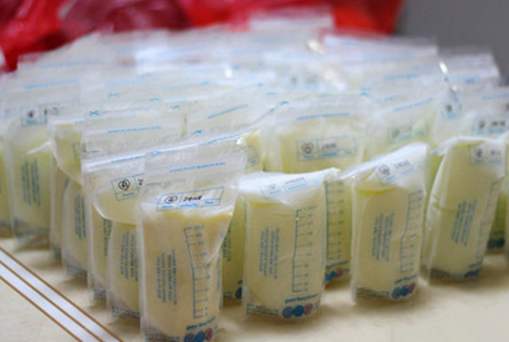 母乳吃不完的話，可以怎么處理？