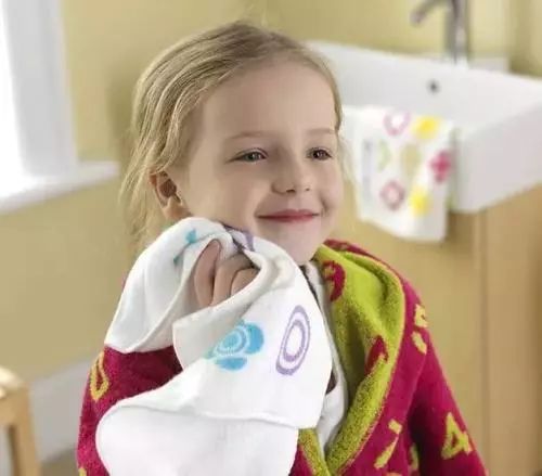 每次給孩子洗臉太頭疼 為什么孩子會抵觸？