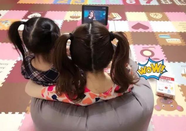 你的親子照太平淡？學(xué)學(xué)明星爹媽的親子時(shí)尚吧！