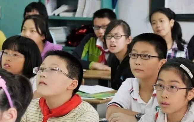 2歲半女孩近視眼900度，保護孩子視力刻不容緩