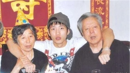 井柏然怒懟索要贍養(yǎng)費的父母，"生而不養(yǎng)，談何而來的贍養(yǎng)費？