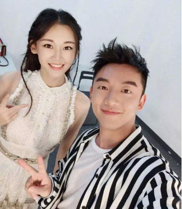 鄭愷愛妻苗苗孕照流出，身材依舊超正點